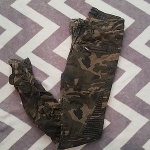 Size 1 American Bazi camo print moto jeggings